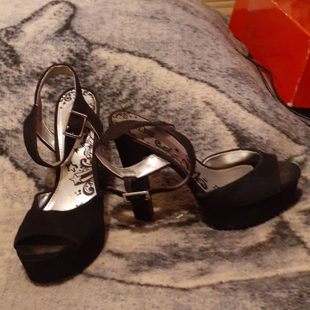 Sandal